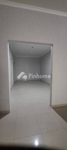 dijual rumah 2 lantai 4kt 126m2 di tenggilis mejoyo - 5