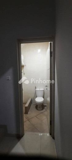 dijual rumah 2 lantai 4kt 126m2 di tenggilis mejoyo - 6