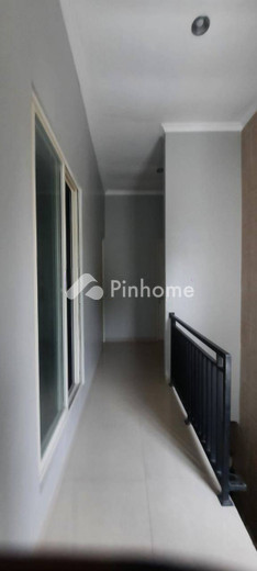 dijual rumah 2 lantai 4kt 126m2 di tenggilis mejoyo - 9