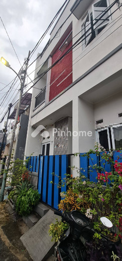 dijual rumah 2 lantai 2kt 20m2 di jl salemba - 2