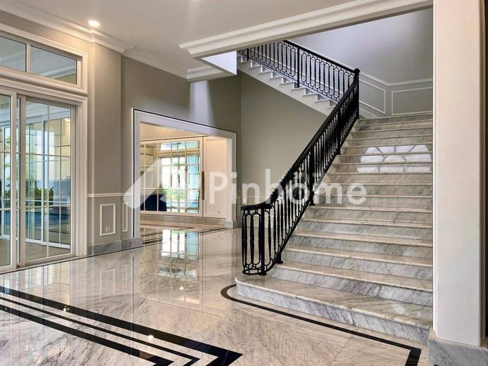 dijual rumah 2 lantai 879m2 di menteng jakarta pusat - 3