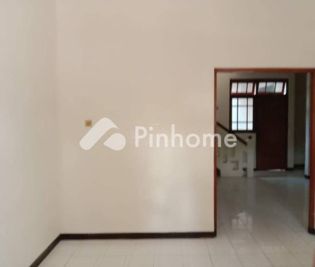 disewakan rumah 2 lantai 7kt 165m2 di mulyorejo - 2