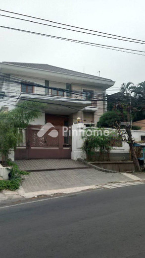 dijual rumah 3 lantai 4kt 550m2 di papandayan gajahmungkur semarang - 1