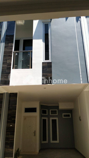 dijual rumah 2 lantai 3kt 36m2 di jalan pisangan baru sebelah kantor kelurahan pisangan baru jakarta timur - 1