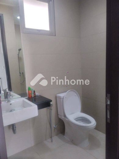 dijual rumah 3 lantai 4kt 39m2 di cempaka putih tengah 26 - 8