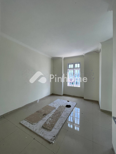 dijual rumah 2 lantai 3kt 60m2 di jl  pertahanan  kel  timbang deli  kec  medan amplas  kota medan  sumatera utara  20148 - 5