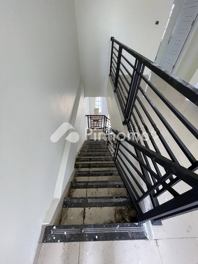 dijual rumah 2 lantai 3kt 60m2 di jl  pertahanan  kel  timbang deli  kec  medan amplas  kota medan  sumatera utara  20148 - 8