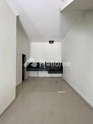 dijual rumah 2 lantai 3kt 60m2 di jl  pertahanan  kel  timbang deli  kec  medan amplas  kota medan  sumatera utara  20148 - 9