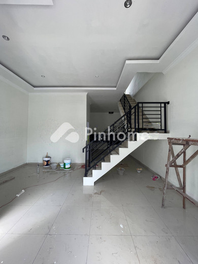 dijual rumah 2 lantai 3kt 60m2 di jl  pertahanan  kel  timbang deli  kec  medan amplas  kota medan  sumatera utara  20148 - 13