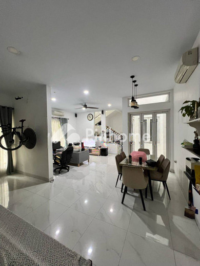 dijual rumah 2 lantai 4kt 172m2 di tebet - 2