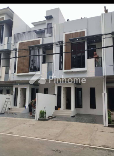 dijual rumah 2 lantai 3kt 61m2 di cempaka putih barat jakarta pusat - 1
