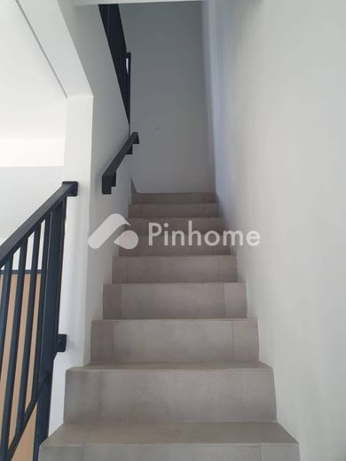 disewakan rumah 2 lantai 4kt 60m2 di yuticha bsd - 2
