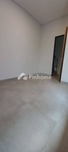 disewakan rumah 2 lantai 4kt 60m2 di yuticha bsd - 8