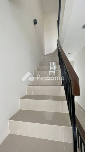 dijual rumah 2 lantai 3kt 60m2 di serpong - 2