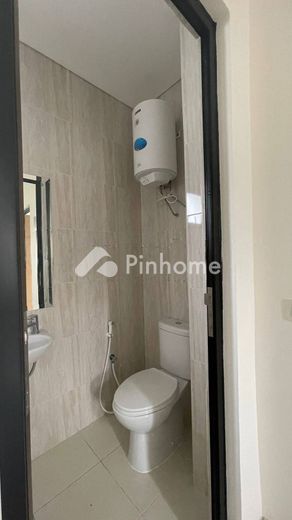 dijual rumah 2 lantai 3kt 60m2 di serpong - 9