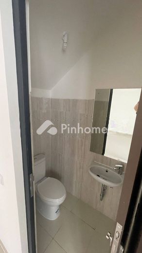 dijual rumah 2 lantai 3kt 60m2 di serpong - 8