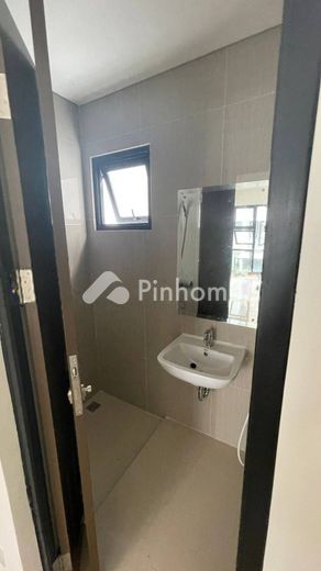 dijual rumah 2 lantai 3kt 60m2 di serpong - 10