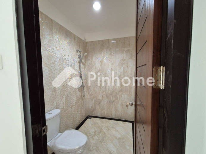 dijual rumah 2 lantai 4kt 140m2 di brand new residen - 5