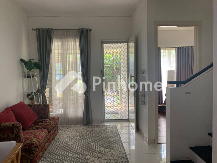 dijual rumah 2 lantai 4kt 198m2 di emerald bintaro - 3