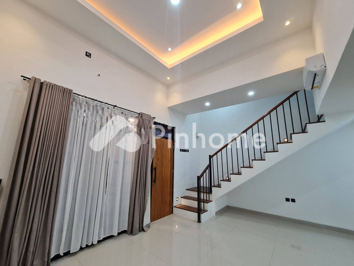 dijual rumah 3 lantai 3kt 49m2 di jl pratama - 6