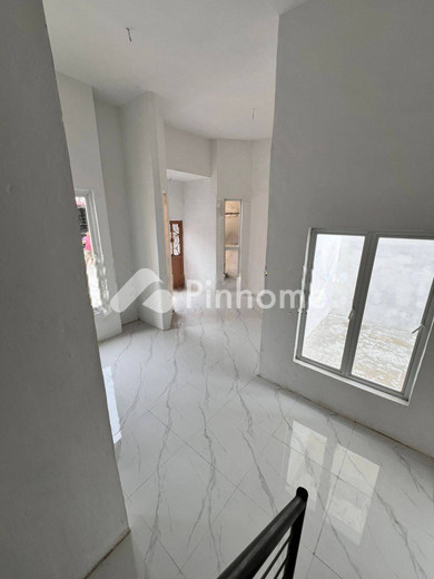 dijual rumah 2 lantai 2kt 112m2 di jl  petunia raya  kemenangan tani  kec  medan tuntungan  kota medan  sumatera utara 20136 - 7