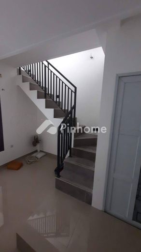 dijual rumah 2 lantai 2kt 36m2 di jl kayu manis timur - 2