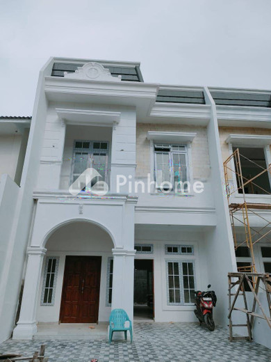 dijual rumah 2 lantai 4kt 130m2 di medan kota - 1