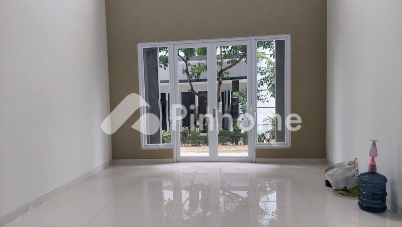 dijual rumah 2 lantai 4kt 300m2 di serpong - 2