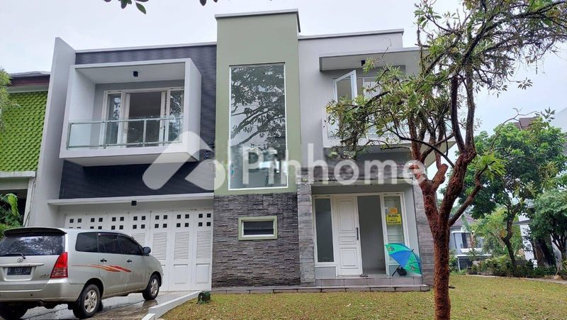 dijual rumah 2 lantai 4kt 300m2 di serpong - 1