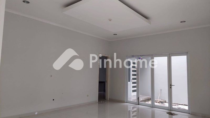 dijual rumah 2 lantai 4kt 300m2 di serpong - 3
