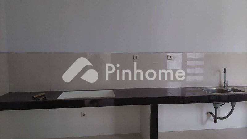 dijual rumah 2 lantai 4kt 300m2 di serpong - 5