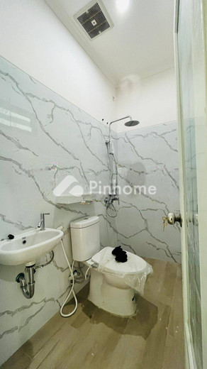 dijual rumah 2 lantai 2kt 21m2 di jl utan kayu raya - 7