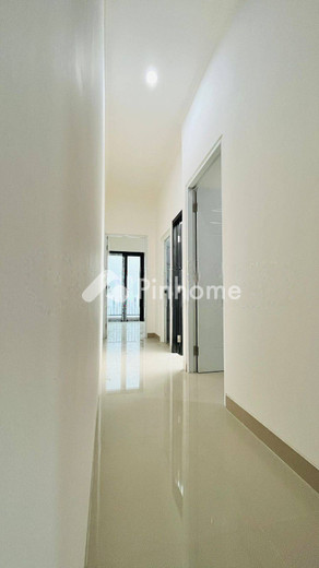 dijual rumah 2 lantai 2kt 21m2 di jl utan kayu raya - 8