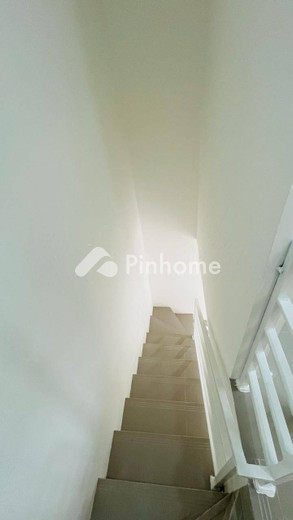 dijual rumah 2 lantai 2kt 21m2 di jl utan kayu raya - 9