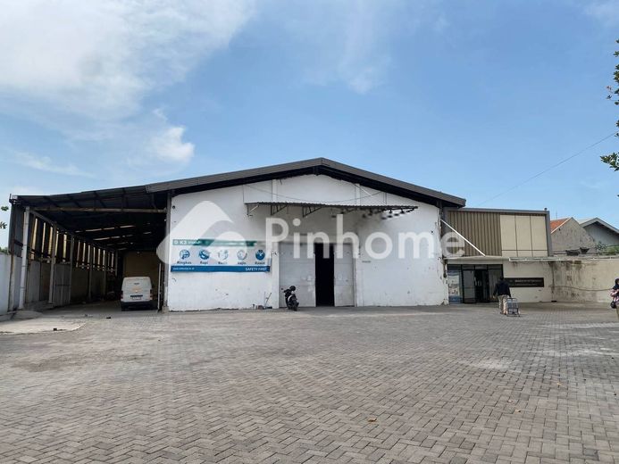 dijual gudang 2437m2 di karang pilang - 1