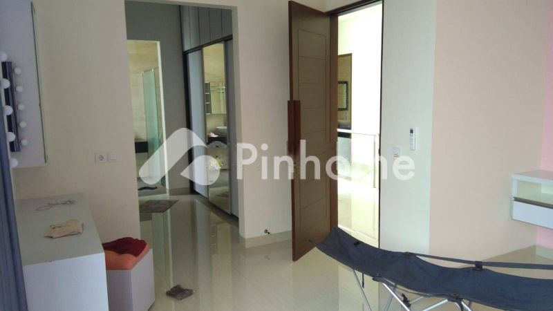 dijual rumah 2 lantai 5kt 240m2 di karawaci - 14