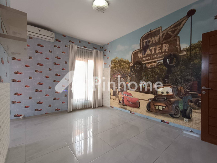 dijual rumah 2 lantai 3kt 125m2 di jl  badak sari  renon - 10