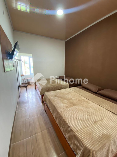 disewakan rumah  di jl  sambiroto - 1
