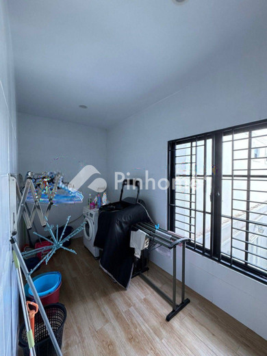 dijual rumah 3 lantai 5kt 144m2 di perumahan victory residence - 6