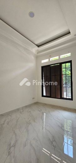 dijual rumah 2 lantai 4kt 135m2 di serpong - 20