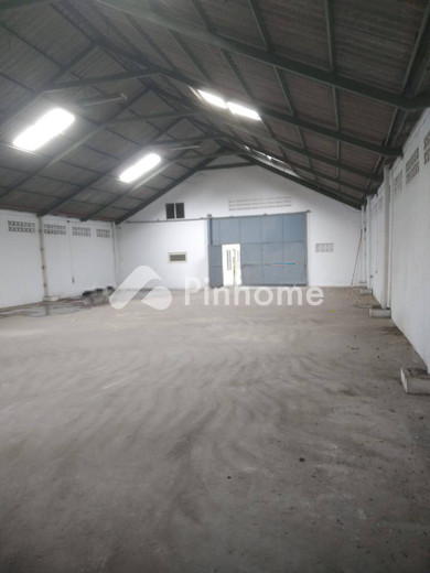 dijual gudang 475m2 di benda - 6