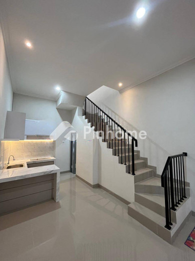 dijual rumah 2 lantai 2kt 38m2 di cipondoh - 10