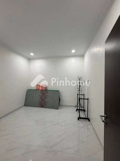 dijual rumah 3 lantai 5kt 144m2 di perumahan victory residence - 7