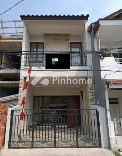 dijual rumah lantai 2 lokasi strategis di jatinegara - 2
