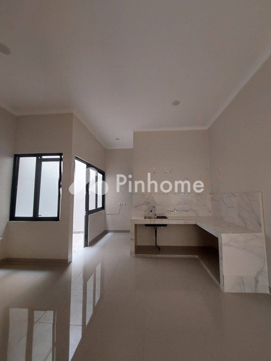 dijual rumah 2 lantai 4kt 100m2 di serpong utara - 9