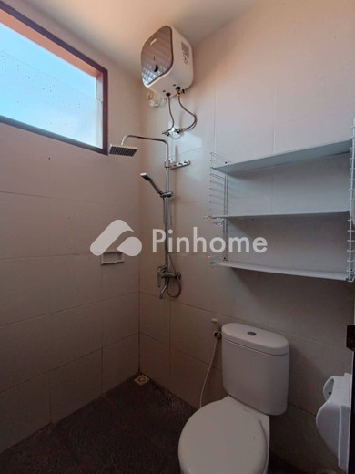 dijual rumah 2 lantai 3kt 125m2 di jl  badak sari  renon - 14