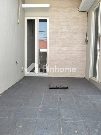 dijual rumah 1 lantai 3kt 65m2 di rungkut - 11