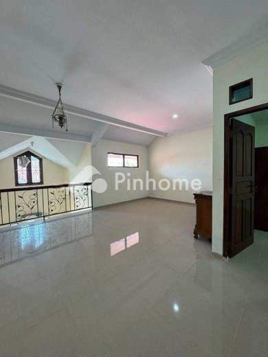 dijual rumah 2 lantai 4kt 162m2 di sukajadi - 10
