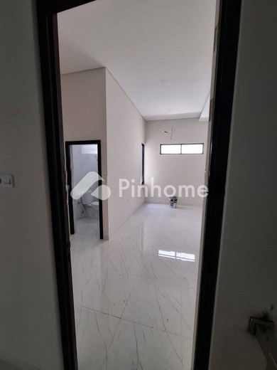 dijual rumah 1 lantai 4kt 90m2 di tenggilis mejoyo - 6