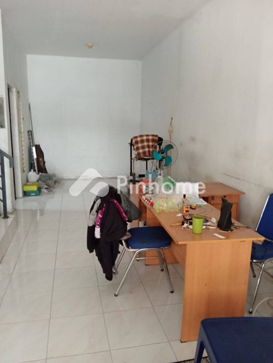 dijual rumah 2 lantai 3kt 90m2 di jl gatot subroto km 10 5 - 3